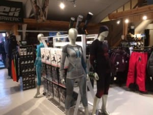 Snow Fun forhandler X-Bionic produkter, som netop dækker både løb, cykling og ski. På foto ski tøj fra X-Bionic Apani og EVO