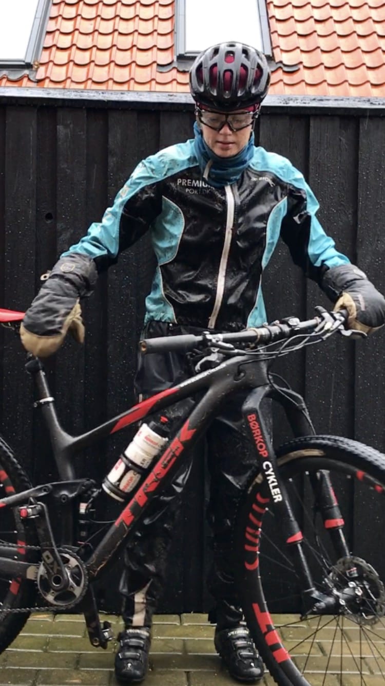X-Bionic ambassadør Camilla Knudsen med X-Bionic cykeljakke. Vandtæt og åndbar