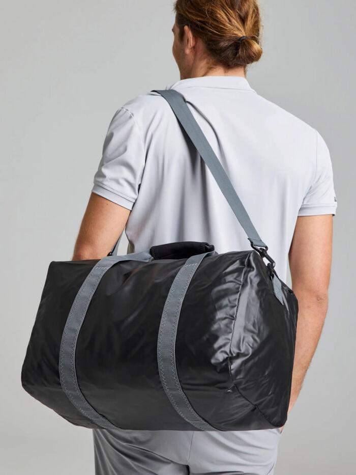 WR Bag fra SLAM. Let, rummelig, mellemstor, vandafvisende duffeltaske.